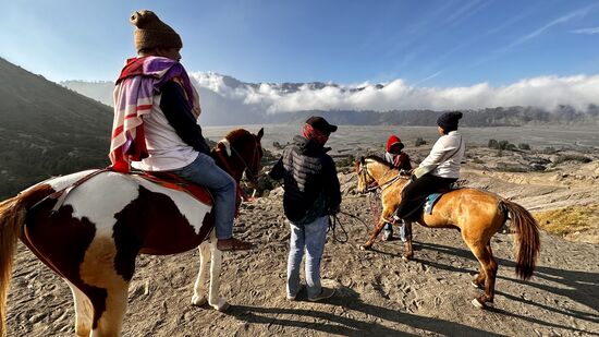 Der Aufstieg zum Kraterrand ist nach dem langen Marsch durch den „Sea of Sands“
Ist noch mal eine Herausforderung