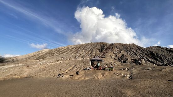 Um die 245 Stufen für das letzte Stück bis zum Kraterrand kommt er aber nicht herum