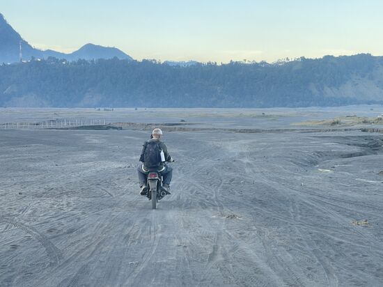Thomas entschließt sich mit einem bike fahren zu lassen..