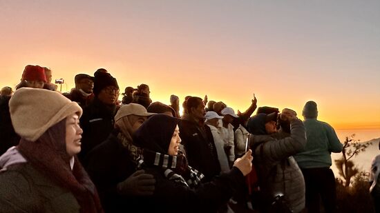Tatsächlich sind hier auch viele Indonesier, die unendlich viele Selfies machen..