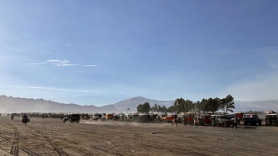 Jetzt parken die hunderte Jeeps hier ….