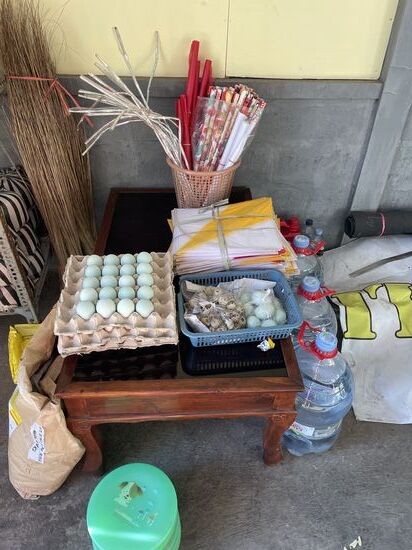 Grüne Hühnereier und Wachteleier gibt es hier auch zu kaufen..….