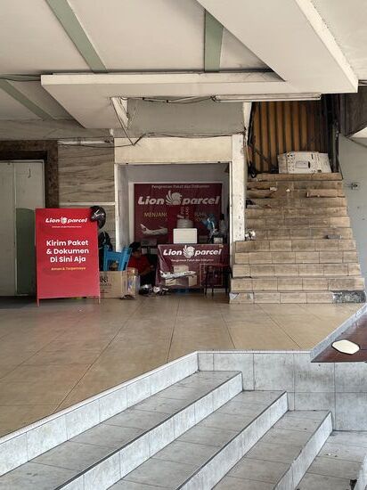 Einfacher gehts nicht—so kann man eben die Flugkosten niedrig halten…