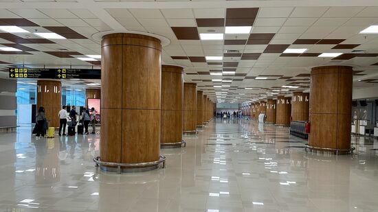 Dieser Inlandsflug kostet 30-50 Euro p.P. Je nachdem wie früh man bucht