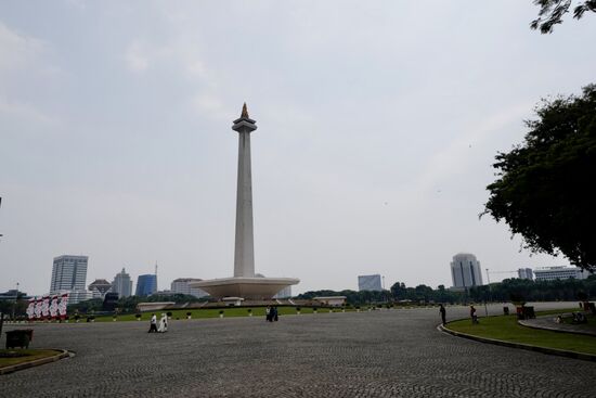 Das „Mona“- ist das Monument mit Park und befindet sich gleich neben dem Busbahnhof, so besuchen wir es als erstes
