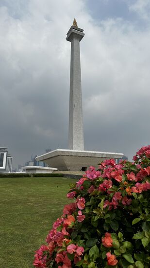 Das Monas ist 132m hoch und liegt in der Mitte von Jakarta