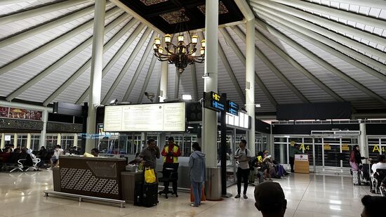 Geplanter Abflug war 05.45 Uhr—leider wir der Abflug wegen schlechtem Wetter auf Borneo verschoben…