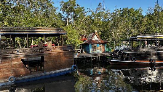 Viele, viele Boote sind unterwegs—wir treffen aber manche Leute immer wieder und man kennt sich schon untereinander