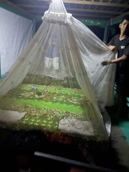 So schlafen wir unter freiem Himmel und lassen uns von den Urwaldgeräuschen in den Schlaf wiegen…