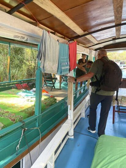 So müssen wir den Weg von einem Boot zum anderen nehmen