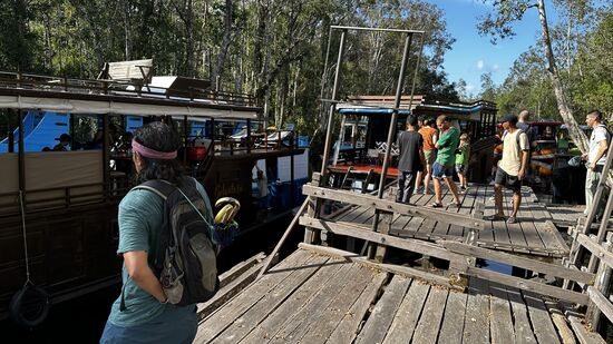Es geht zurück—irgendwann reicht es auch und man hat genug von den Affen gesehen.
Es sind sehr viele Boote hier