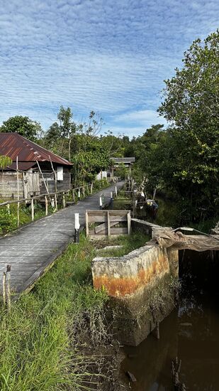 Hier ist das Ende des Dorfes ….