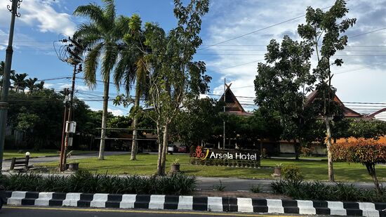 Das ist das „Arsela-Hotel“ -die schöne Anlage sticht hier hervor