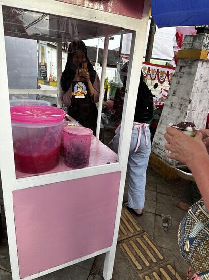 Erwischt!!! Sie macht ein Foto  von uns…