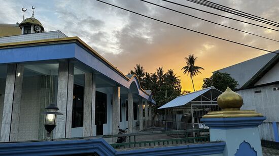 Schönes Abendrot hinter der Moschee