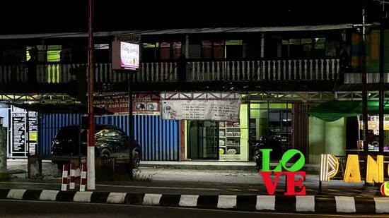 Es ist 18 Uhr und schon dunkel—aber hier muss man keine Angst haben im dunkeln noch raus zu gehen—die größte Gefahr ist aber von einem Bike oder Auto erwischt zu werden…