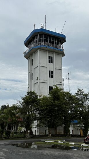 Natürlich viel zu früh—wir werden erst 2 Stunden vor Abflug ins Gebäude gelassen