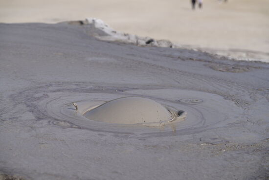 Es wird eine Mischung aus Tonböden und Grundwasser nach oben befördert