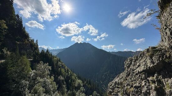 Start bei Lukoil von Bran kommend auf die Transfagarasan und die erste schöne Aussicht.Wir werden insgesamt ca 150km auf dieser Hochstraße fahren- heute bis zum Balea-See und morgen die zweite Hälfte