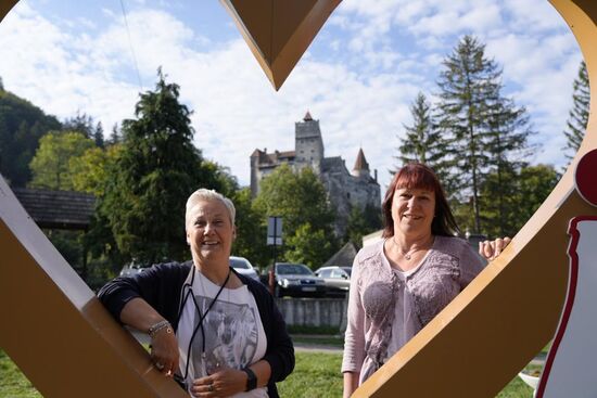 Aber egal—es ist schön anzusehen, wie es da oben auf dem Berg „thront“ 