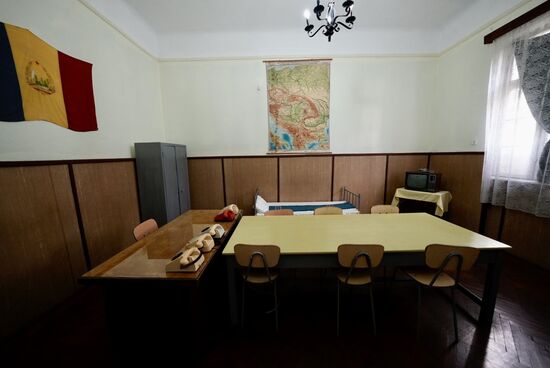 Man bekommt hier keine Führung—beim googeln erfährt man sehr wenig über diesen Platz.