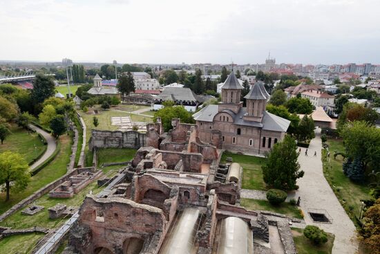 Blick vom Turm über den gesamten Hof