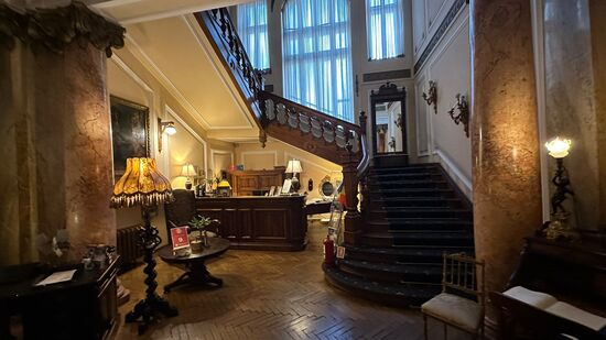 Die Lobby mit der Rezeption