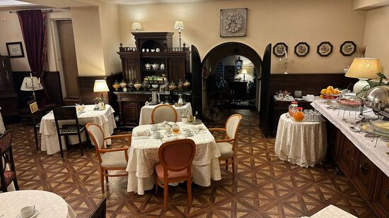 Der Frühstücksraum befindet sich noch unter dem Erdgeschoss