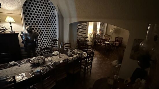 Alles eingedeckt und dekoriert..die historische Bar habe ich ja schon gestern gezeigt…