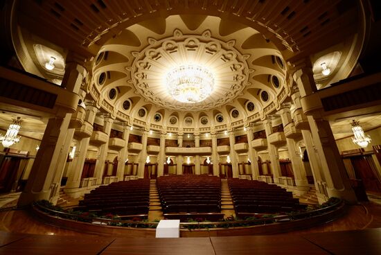 Ein riesiges Theater - mit einer unglaublichen Akustik