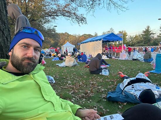 Dennis ist schon seit 5 Uhr auf den Beinen und nach „Staten Island“ gefahren, wo er um 09.45 Uhr starten soll