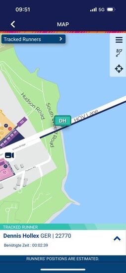 Wir können Dennis „tracken“ und haben uns für einen Punkt verabredet, um ihn dort anzufeuern und Fotos zu schießen