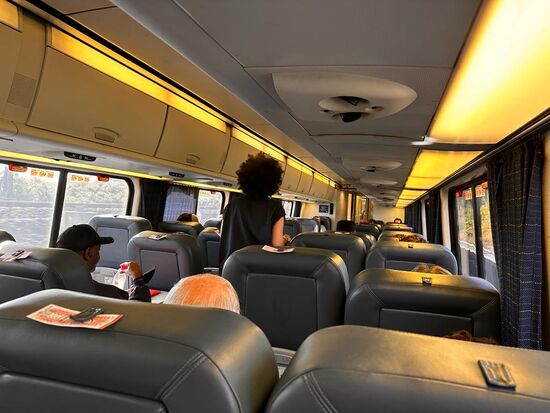 Wir stellen fest, dass die indonesischen Züge den hiesigen in keinster Weise nachstehen.