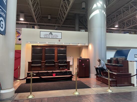 Hier ist eine nine noble Schuhputzer-Station—gibt aber nicht wirklich viel zu tun…