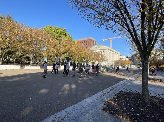 Auch hier wird aktuell zur Lage vor dem weißen Haus demonstriert : hier eine kleine Gruppe der Isaraeli-Sympathisanten