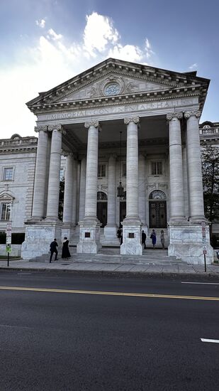 Eins der vielen Prunkgebäude im Präsidentenpark
