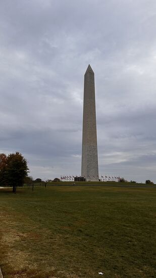 Die Wartezeit vertreiben wir uns mit Small-Talk mit einem netten Paar aus Toronto.
Sie kommt aus New York und er aus Tadschikistan-nun leben beide in Toronto