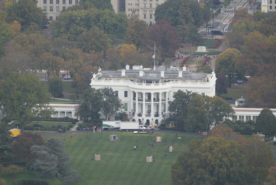 Hier das „Weiße Haus“ noch mal mit Teleobjektiv