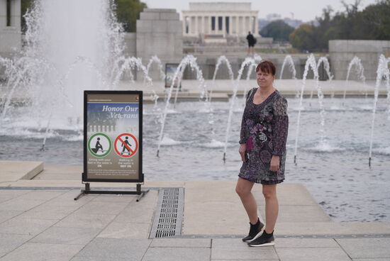 Weiter gehts zum „Lincoln Memorial“ - hier möchte Thomas einige Fotos mit Langzeit-Belichtung machen, während ich die Sonne auf den Steinbänken genieße