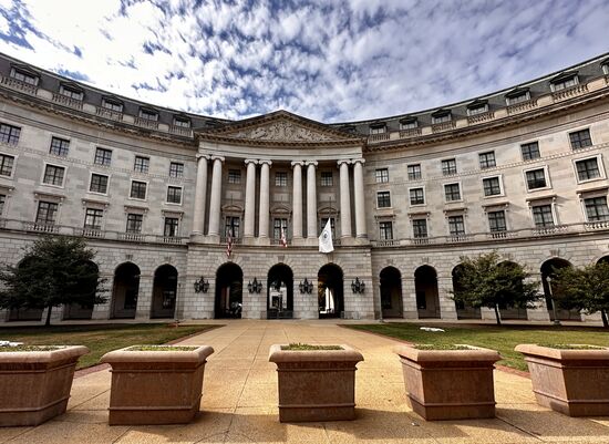 Das „William Jefferson Clinton Building“ auf dem Rückweg zum Hotel