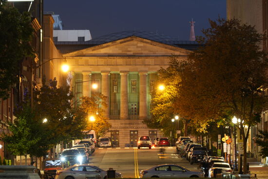 Auf der anderen Seite ist das „American Art Museum“ zu sehen