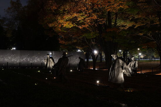 Das „Korean Veteran Memorial“ -diese Skulpturen sehen im dunkeln  aus wie Zombies - sie stellen die Streitkräfte der Vereinigten Staaten dar