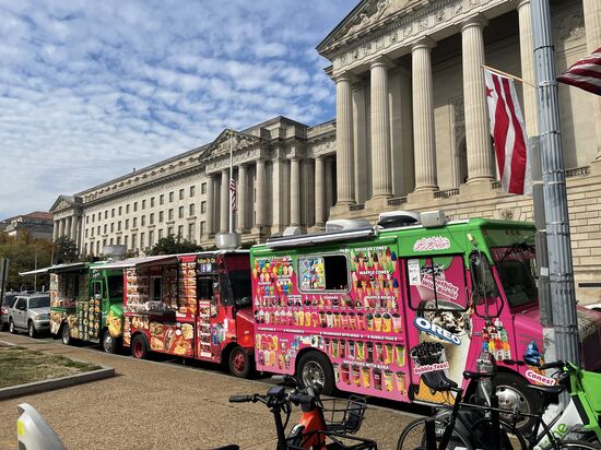 Auch hier wieder viele „Food-Trucks“—wir lassen sie links liegen…