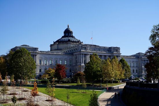 Die Bibliothek des Capitol—eigentlich durch einen Tunnel zu erreichen, aber heute-am Montag geschlossen