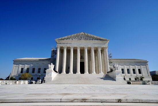 In unmittelbarer Nähe des Capitol liegt der „Supreme Court“ —der Oberste Gerichtshof