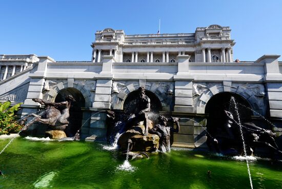 …mit Wasserspielen…