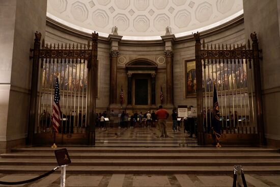 Rotunde mit verschiedenen Exponaten….