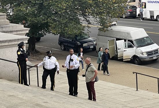 Wenn „Mann“ eine Frage hat, fragt man die netten Policemen …