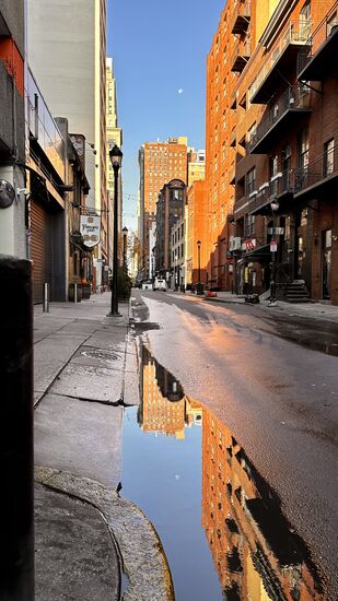 …aber auch historische Bauten und sogar einige Pubs, im Schatten der Wolkenkratzer—hier fühlt man sich wie in Irland…