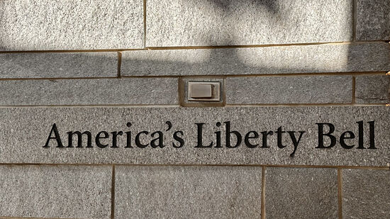 Der Besuch mit einer Führung ist auch wieder kostenlos- In der Liberty Hall wurde 1776 die Unabhängigskeitserklärung unterzeichnet.